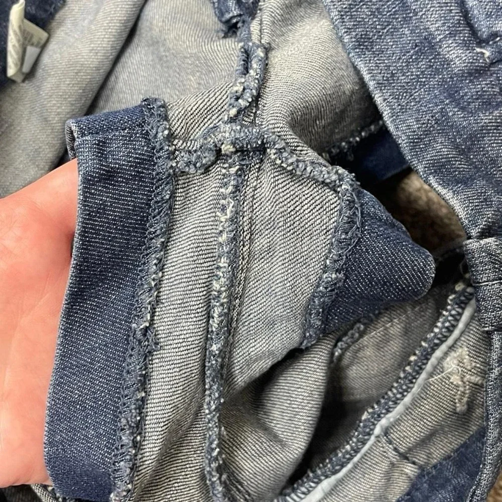 lowrise American Eagle dark wash mini shorts with cute pocket detailing - Picture 5 of 8